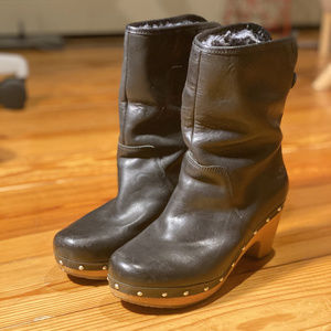 UGG Lynnea II Clog Boot size 7